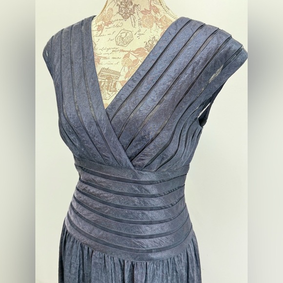 ADRIANNA PAPELL Deep navy imprint sheer stripe double V Midi Dress size 12 - Picture 3 of 14